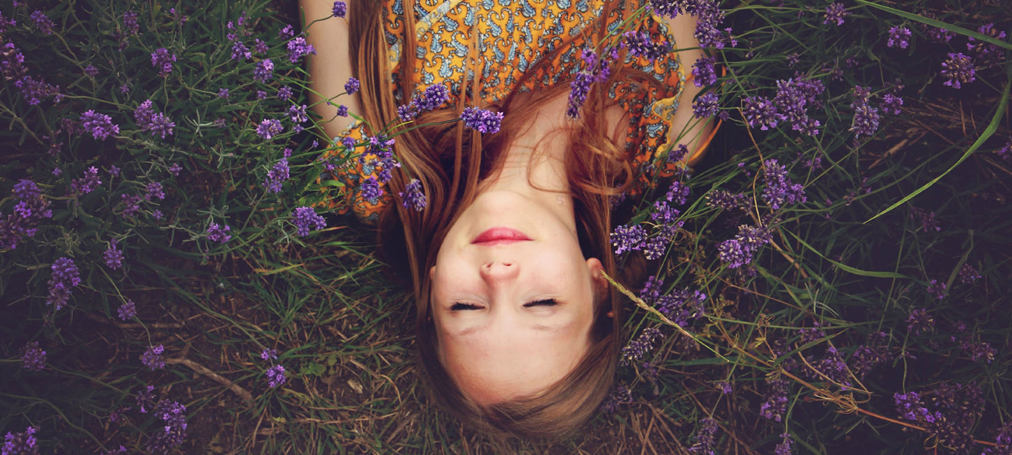 nood mod - girl laying in flowers